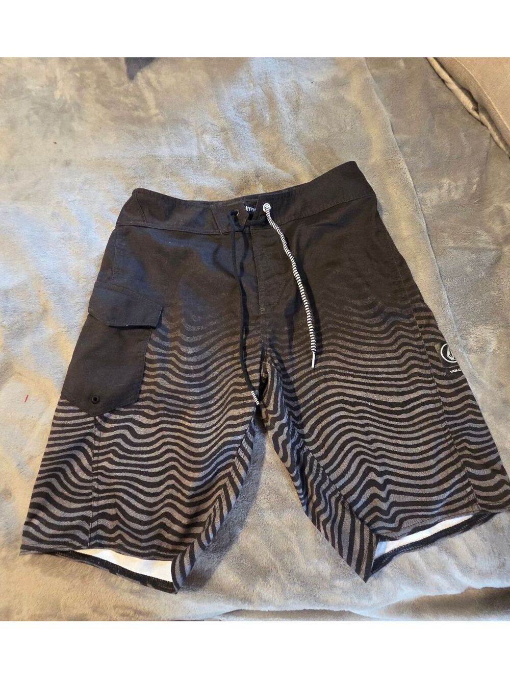Volcom Men's Black and Gray Wave Patterned Board Shorts Size 29